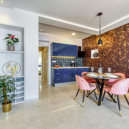 Deluxe Cosmopolit Apartment ซัฟทัท ภายนอก รูปภาพ