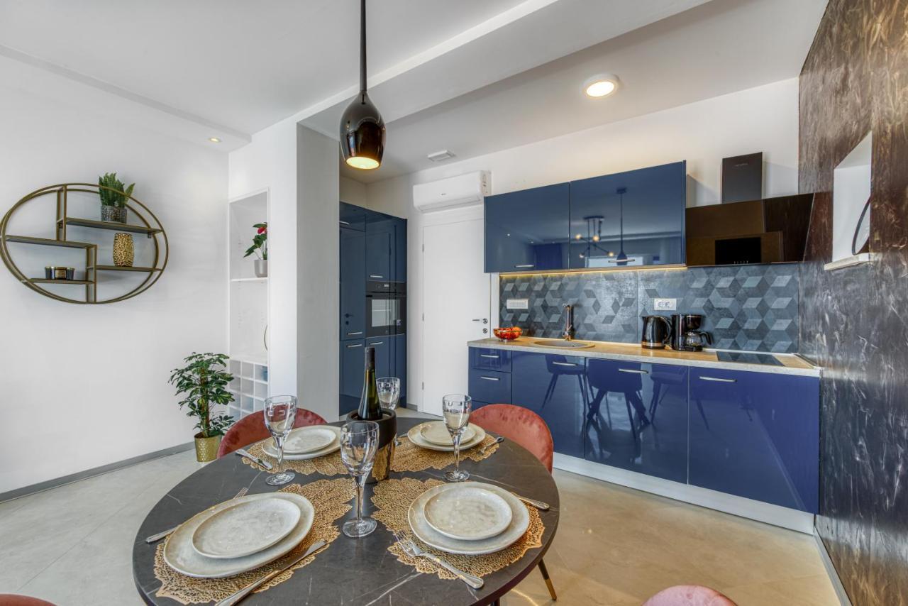 Deluxe Cosmopolit Apartment ซัฟทัท ภายนอก รูปภาพ