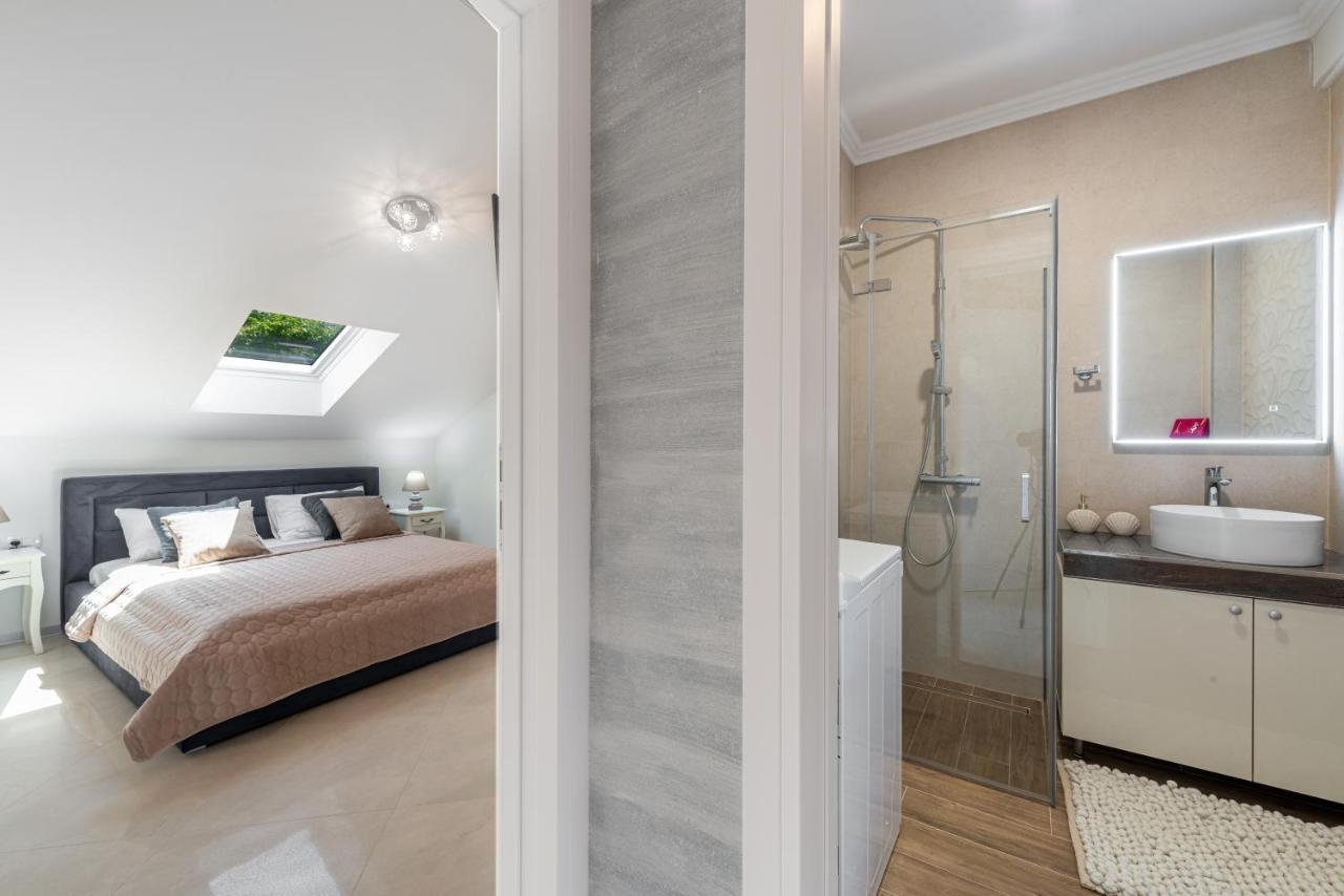 Deluxe Cosmopolit Apartment ซัฟทัท ภายนอก รูปภาพ